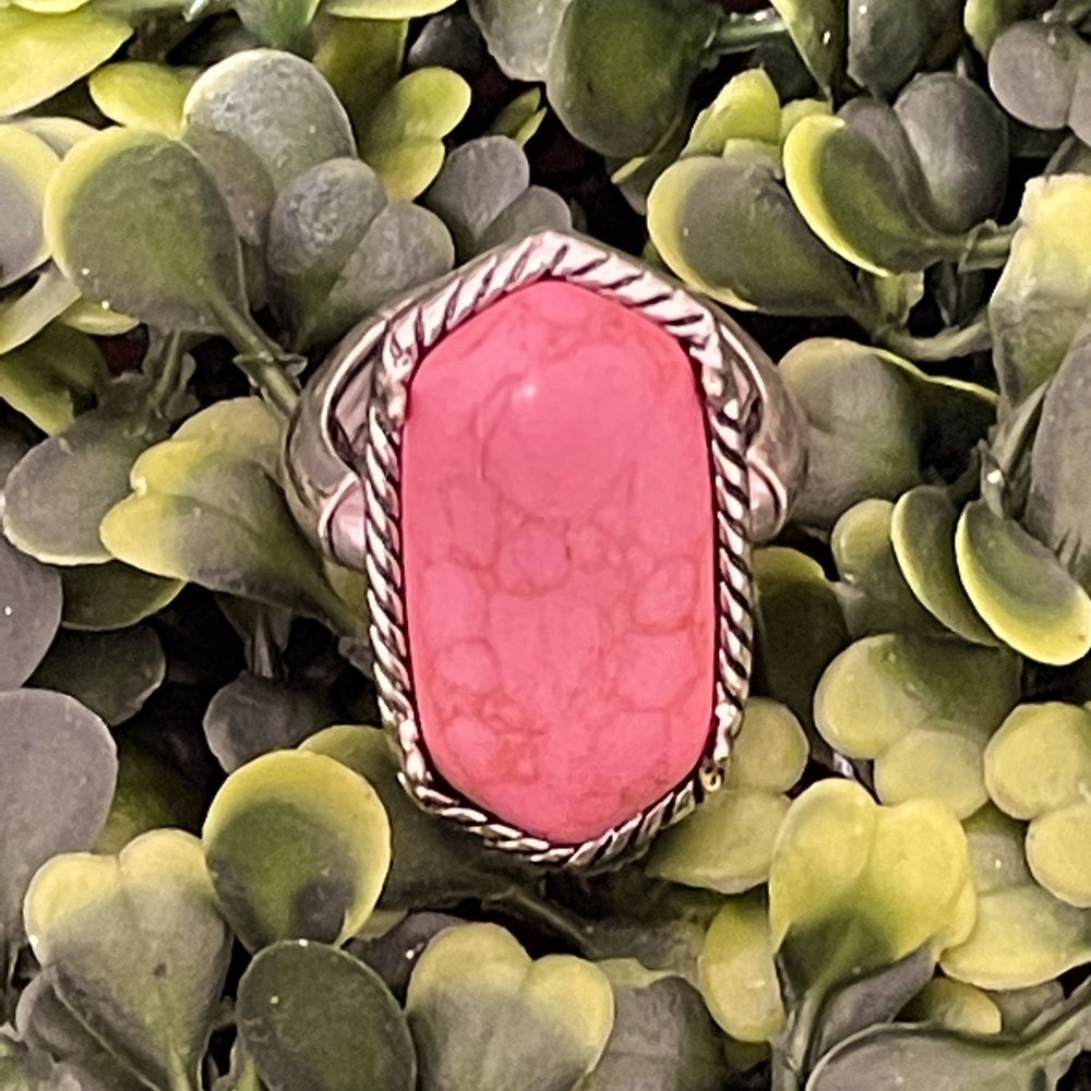 🎉💕Mary Cashion Pink Stretch Ring